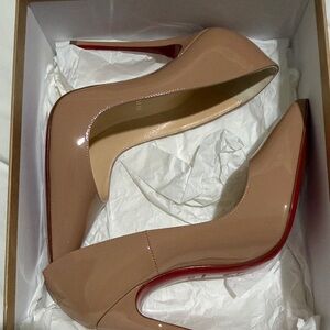 Christian Louboutin Beige Heels with Red Soles so Kate 120.